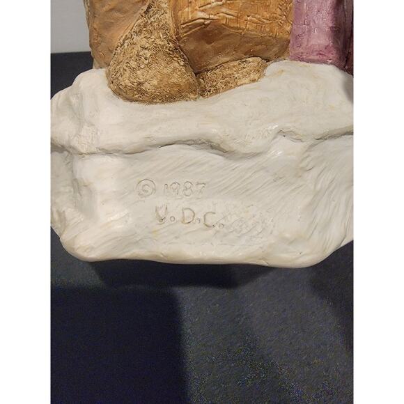 United Design Legend of Santa Claus Christmas Carolers Sculpture #336 "Read" - Picture 9 of 12